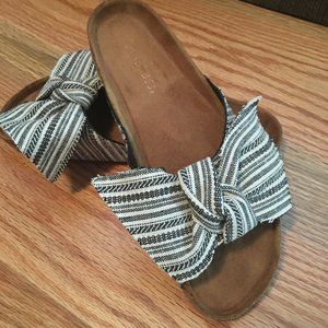 BOUTIQUE BOW SANDALS W(9M)